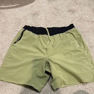 Men’s Lined Green and Black Athletic Shorts 7”